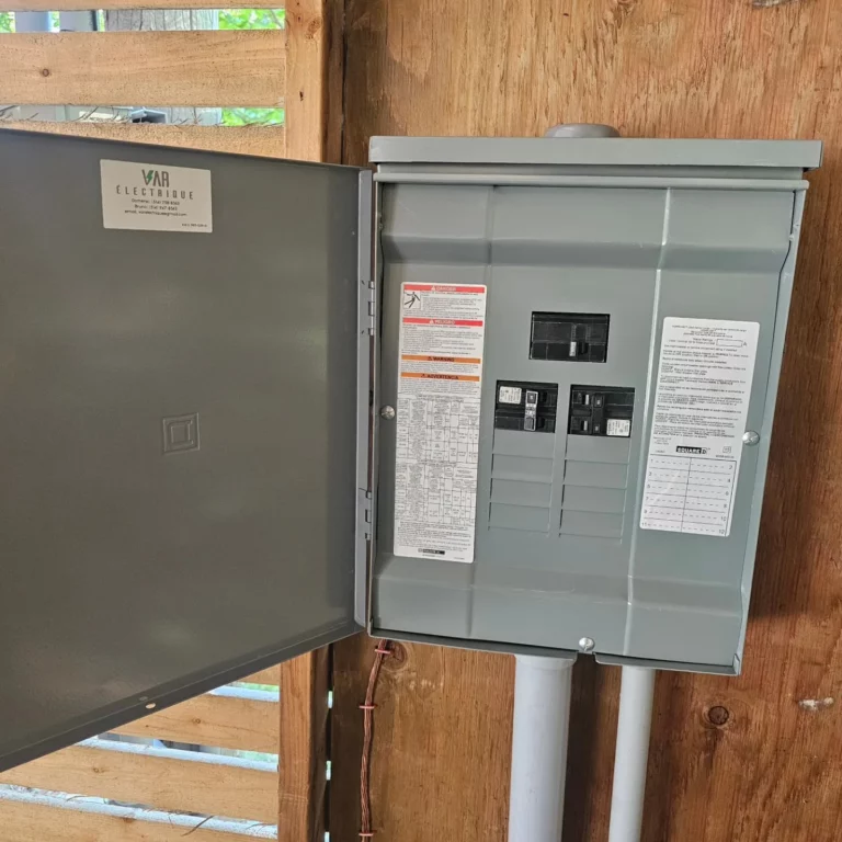 New panel for a 320 A service entrance upgrade at a chalet in Sainte-Marguerite-du-Lac-Masson