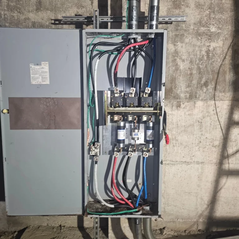 Open 600 V switchboard during the relocation of a 400 A main service entrance