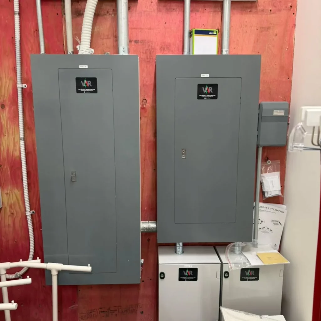 Panneaux électriques installés pour le magasin Garage au Carrefour Laval