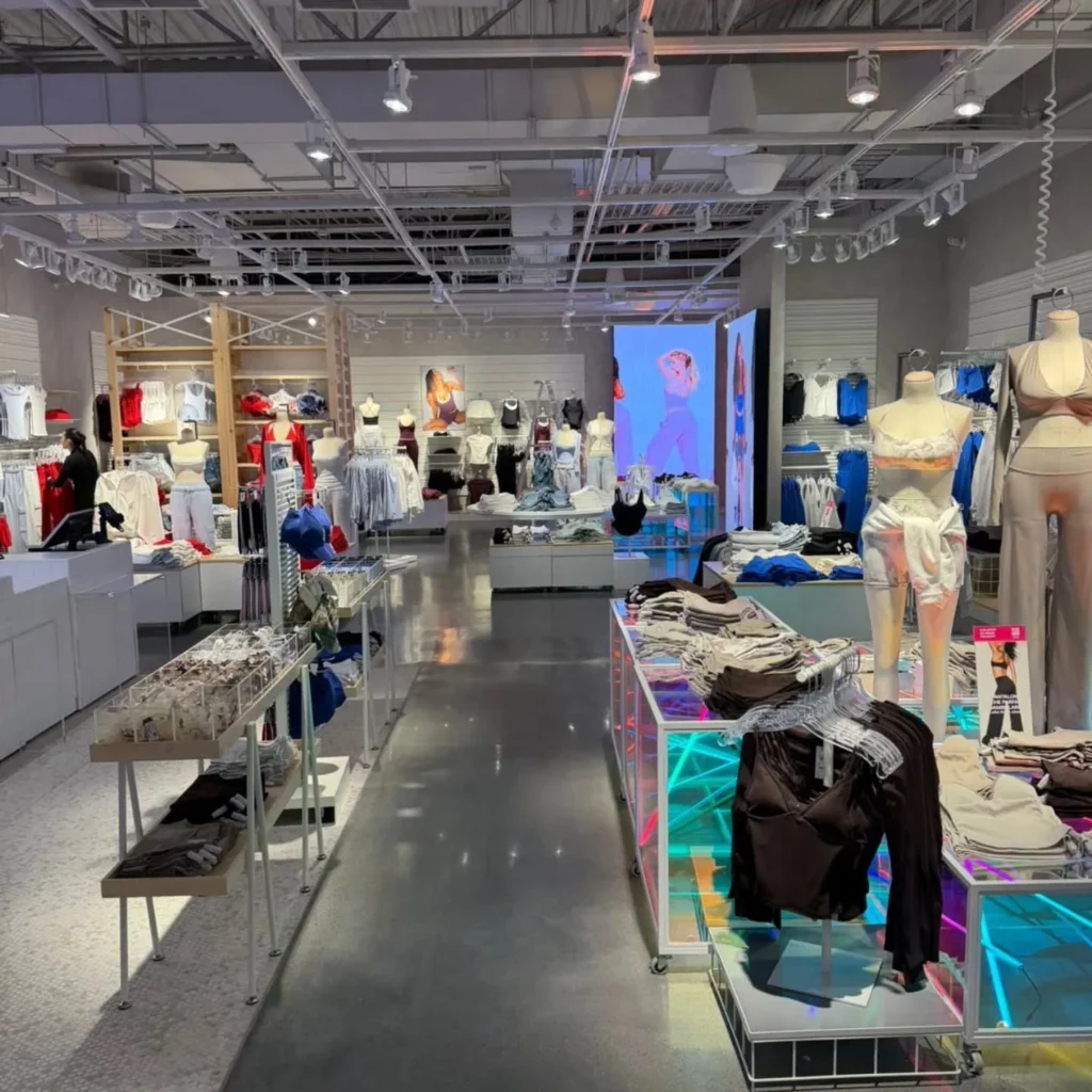 Aire de vente du magasin Garage au Carrefour Laval après les travaux électriques
