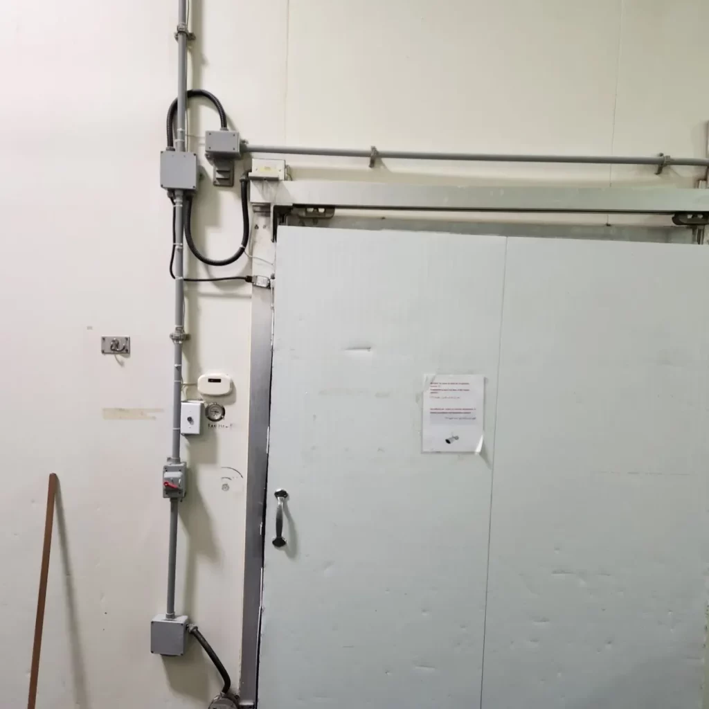 Wiring for the freezer door limit switch that stops the fan when the door opens