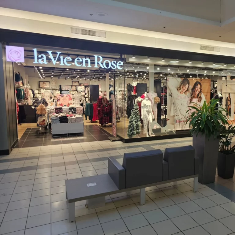 La Vie en Rose store at Carrefour Richelieu delivered by VAR Électrique